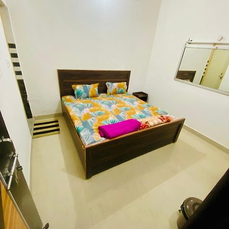 Nirupam Sadan Homestay Vrindāvan Dış mekan fotoğraf