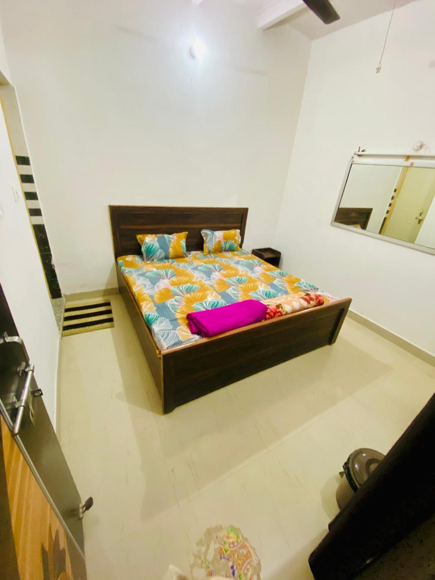 Nirupam Sadan Homestay Vrindāvan Dış mekan fotoğraf