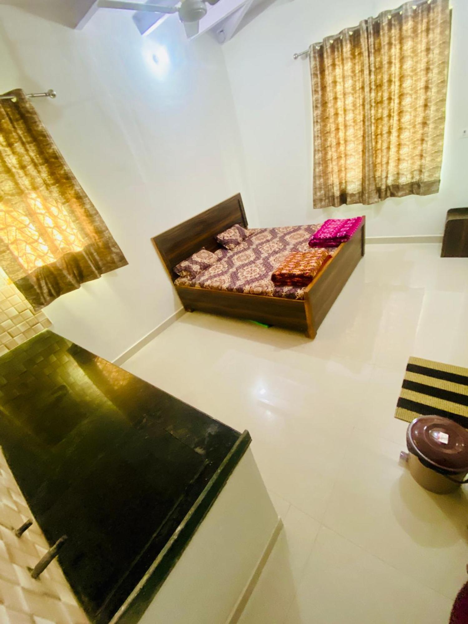 Nirupam Sadan Homestay Vrindāvan Dış mekan fotoğraf